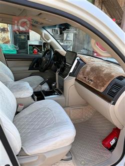 تۆیۆتا لاند کروزەر